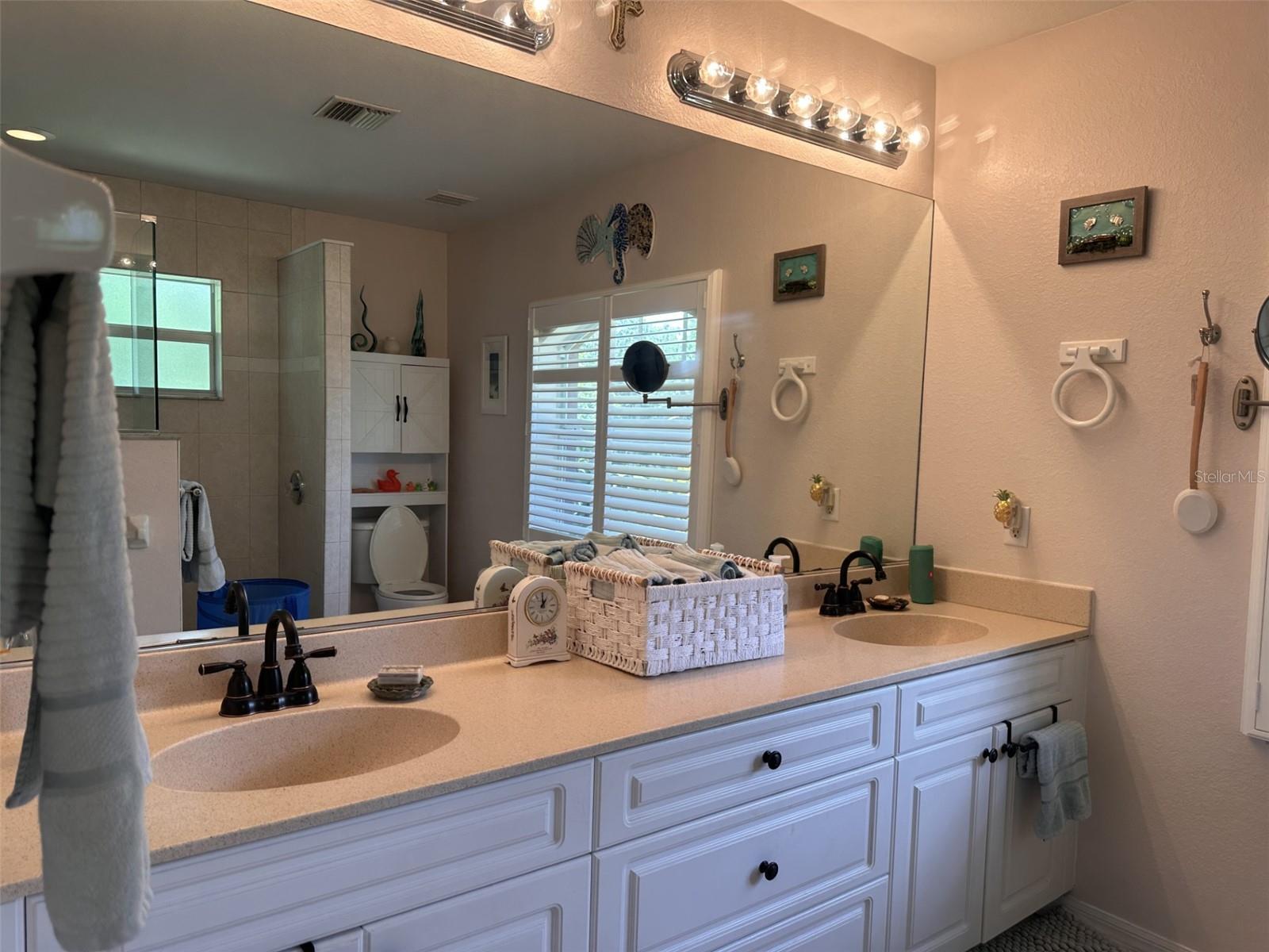 Image 11 of 19 For 11369 Reinhardt Avenue
