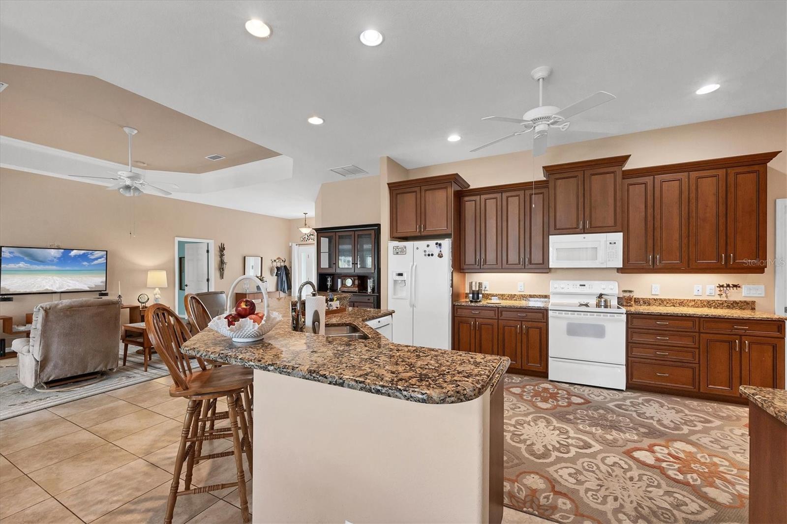 Image 12 of 72 For 9944 Winnipeg Street