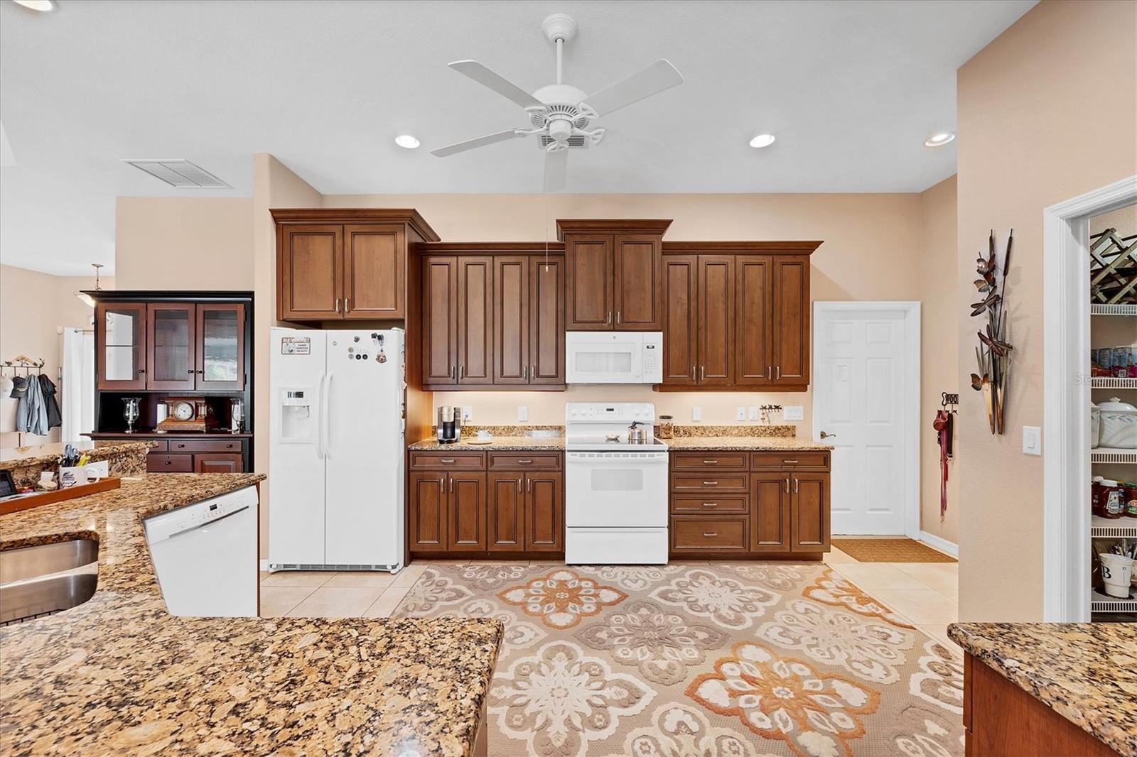 Image 13 of 72 For 9944 Winnipeg Street