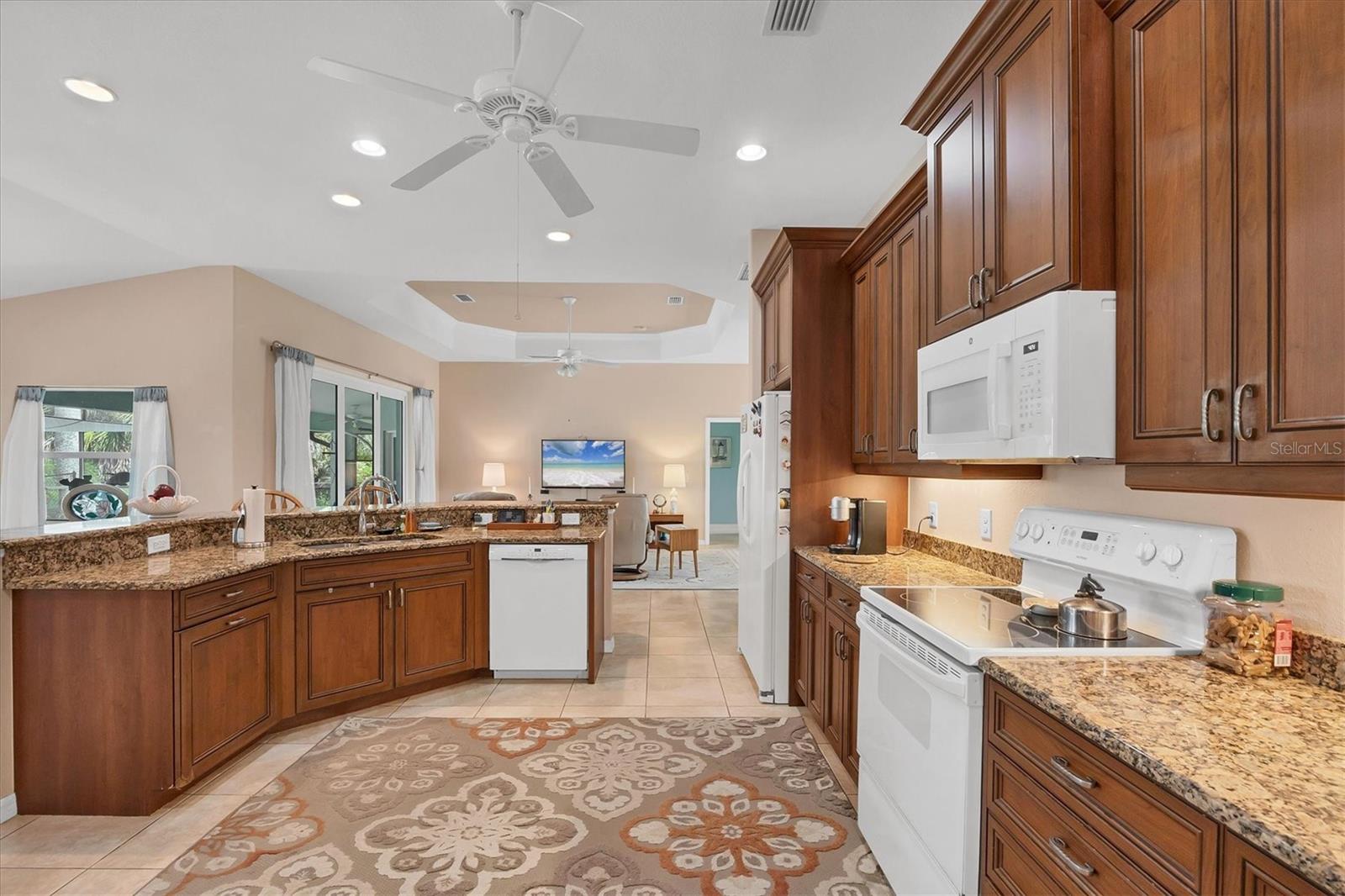 Image 14 of 72 For 9944 Winnipeg Street