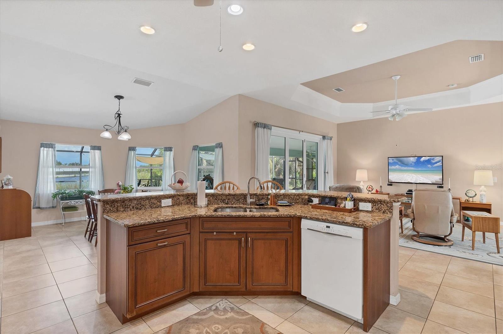 Image 16 of 72 For 9944 Winnipeg Street