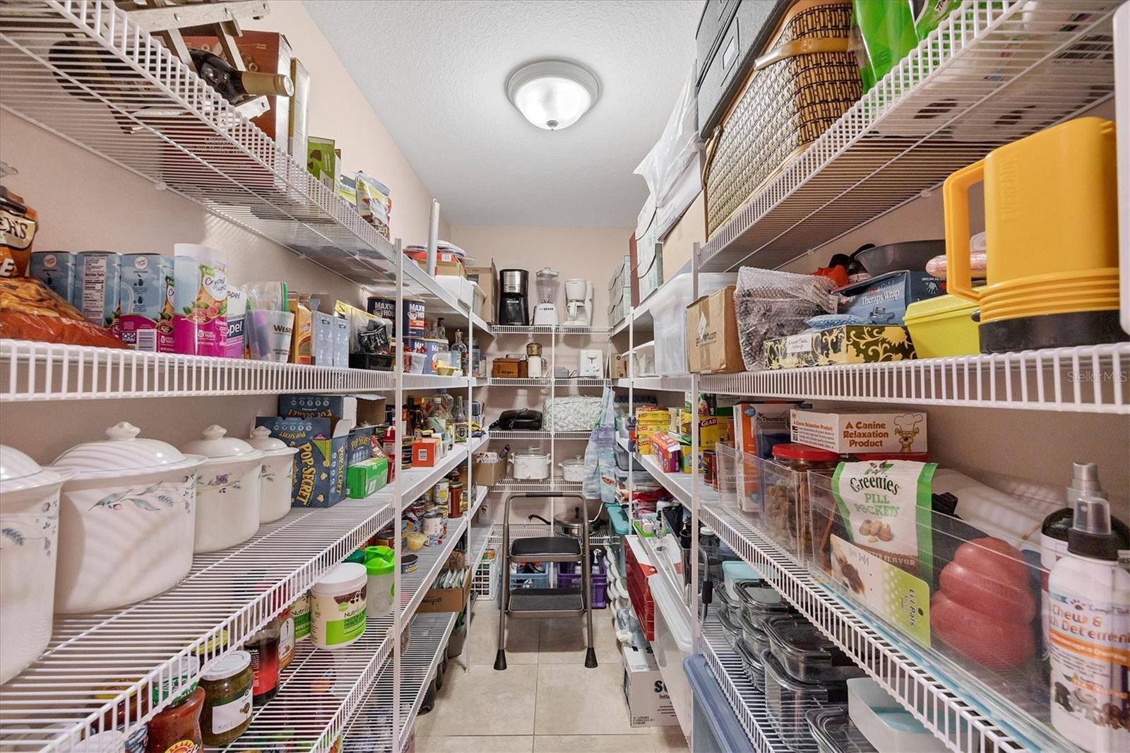 Image 17 of 72 For 9944 Winnipeg Street