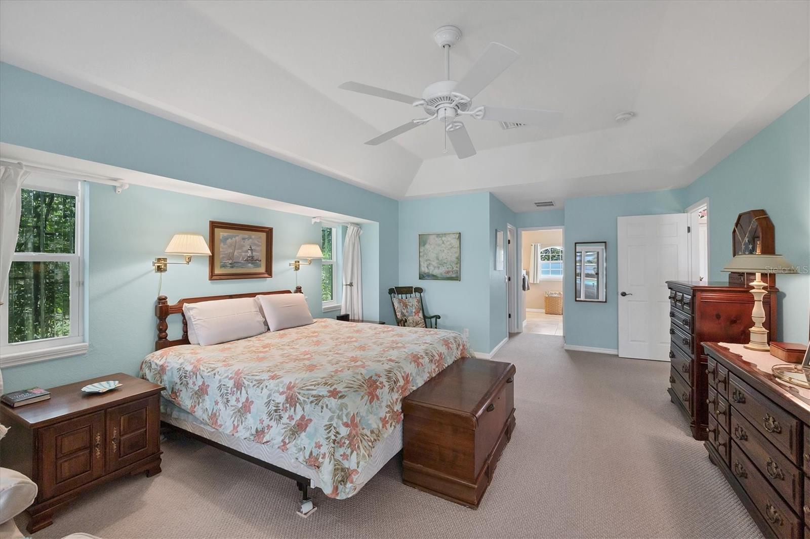 Image 22 of 72 For 9944 Winnipeg Street