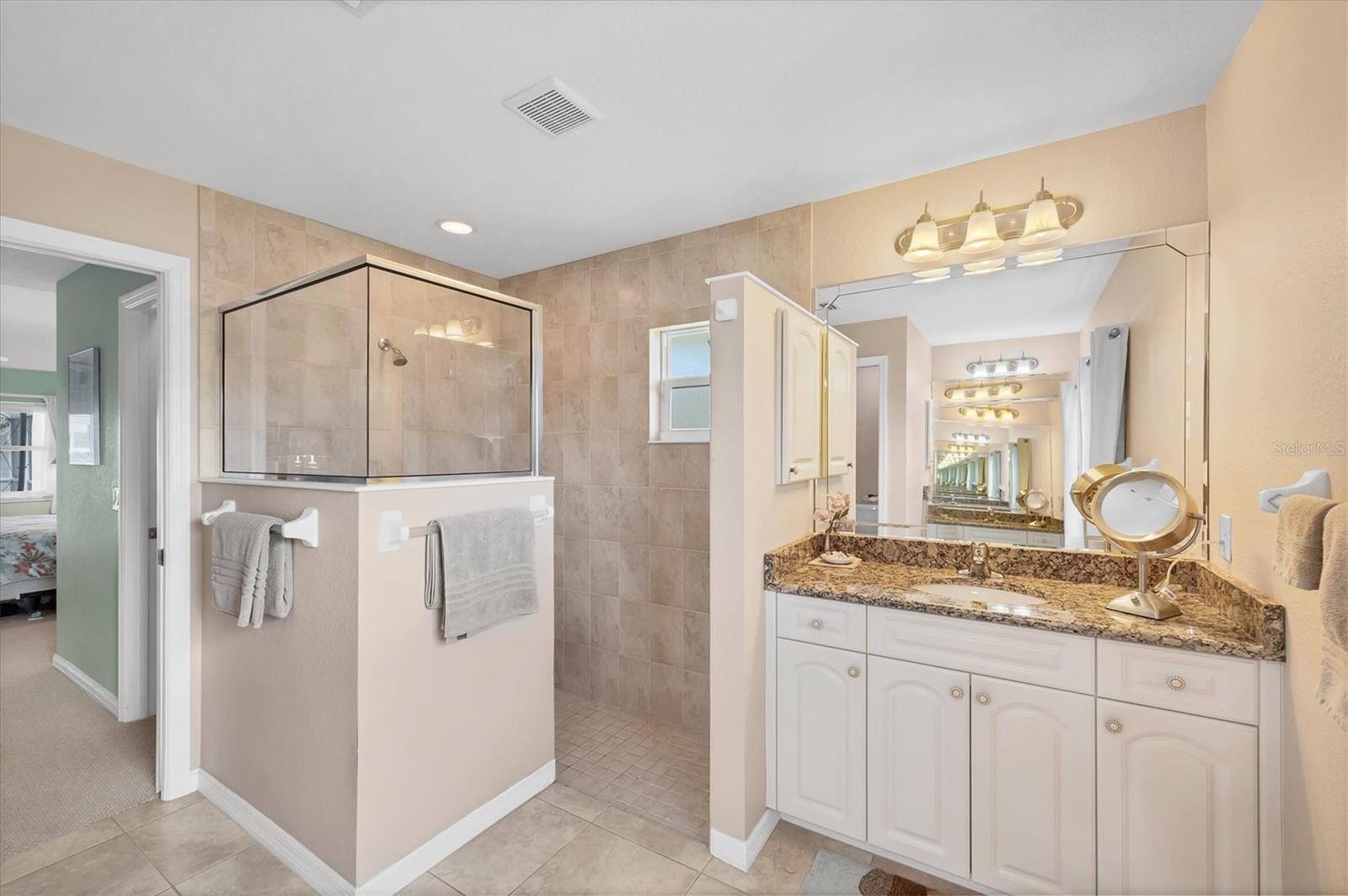 Image 24 of 72 For 9944 Winnipeg Street