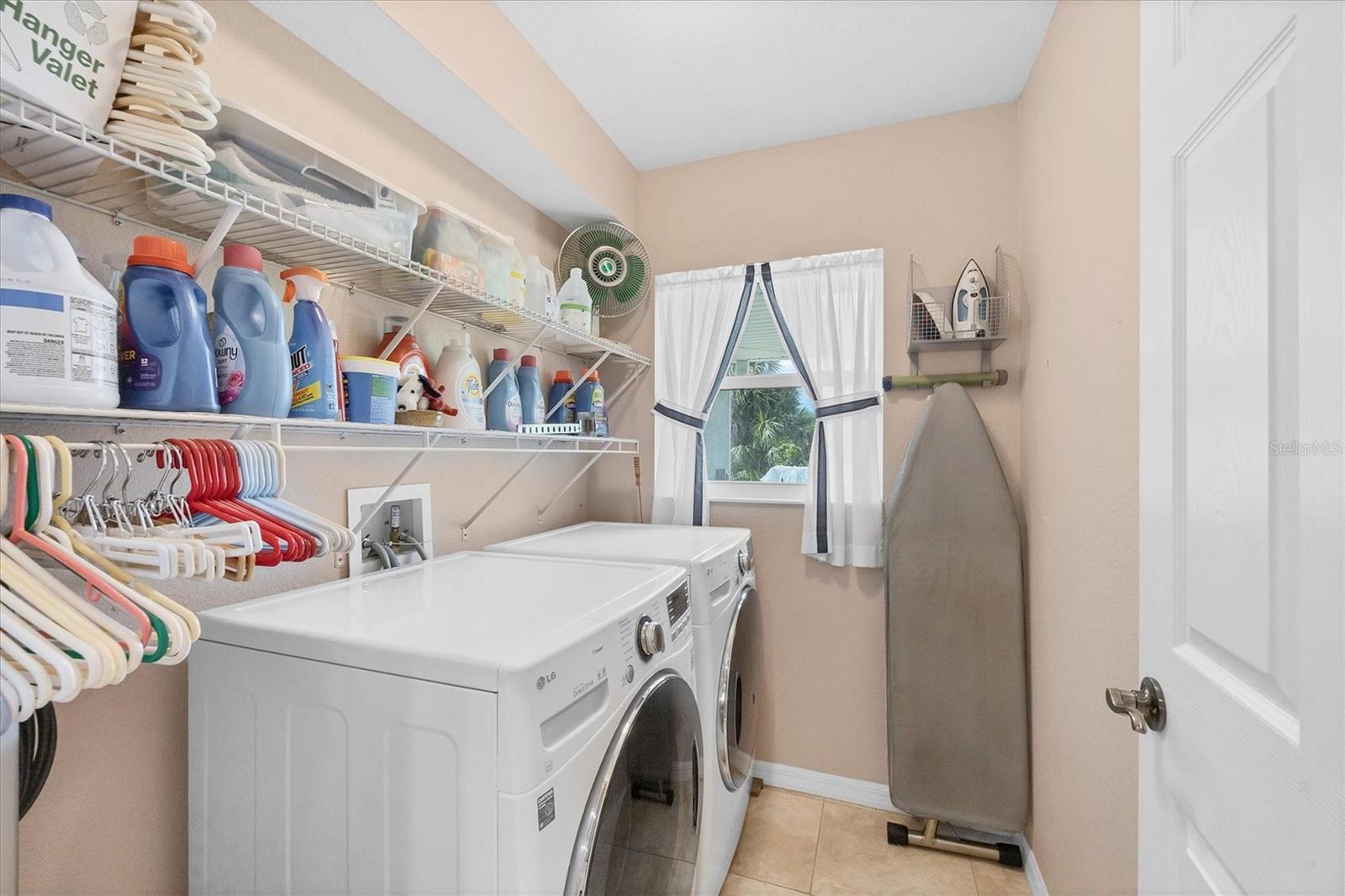 Image 32 of 72 For 9944 Winnipeg Street