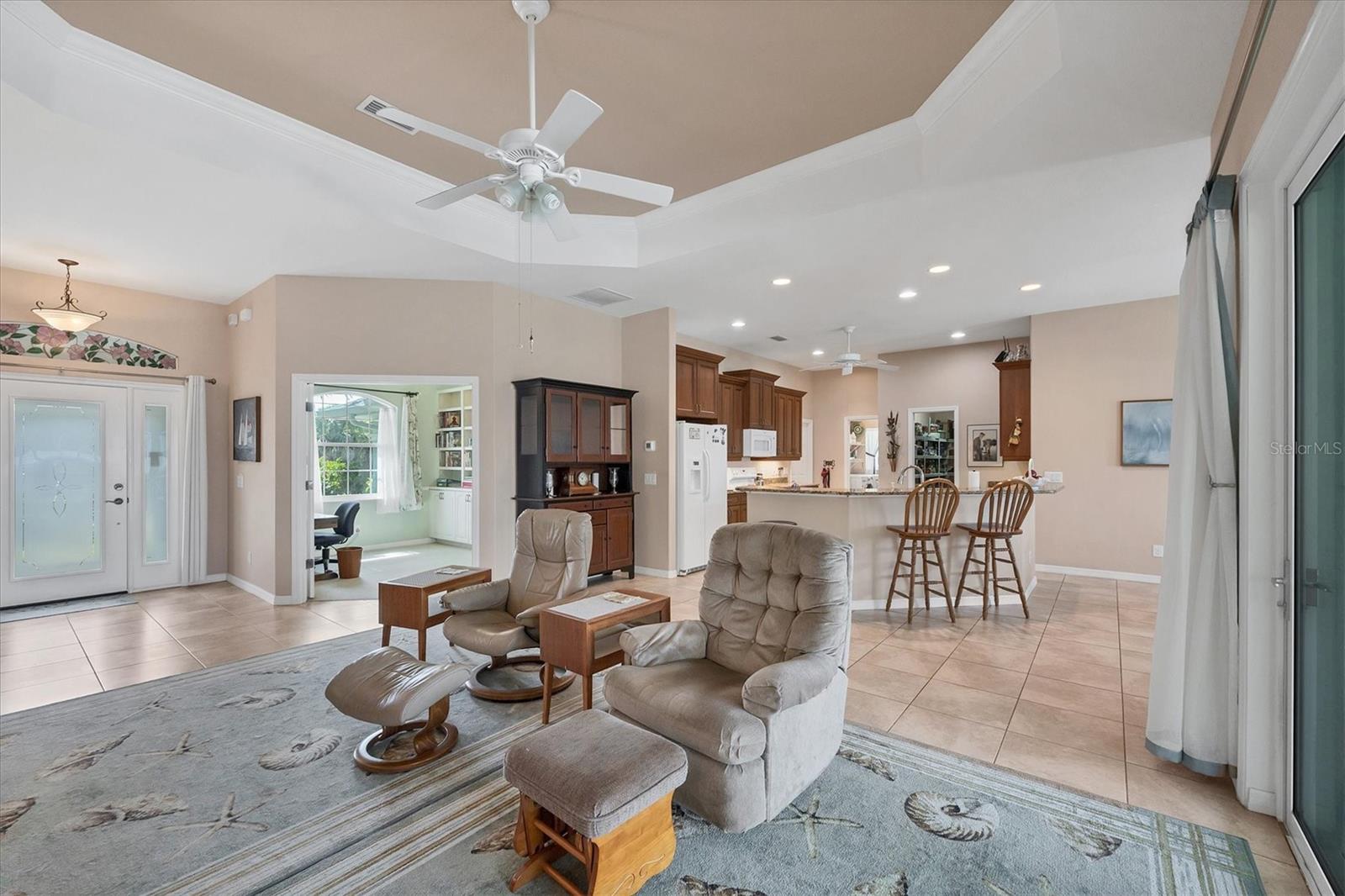 Image 7 of 72 For 9944 Winnipeg Street