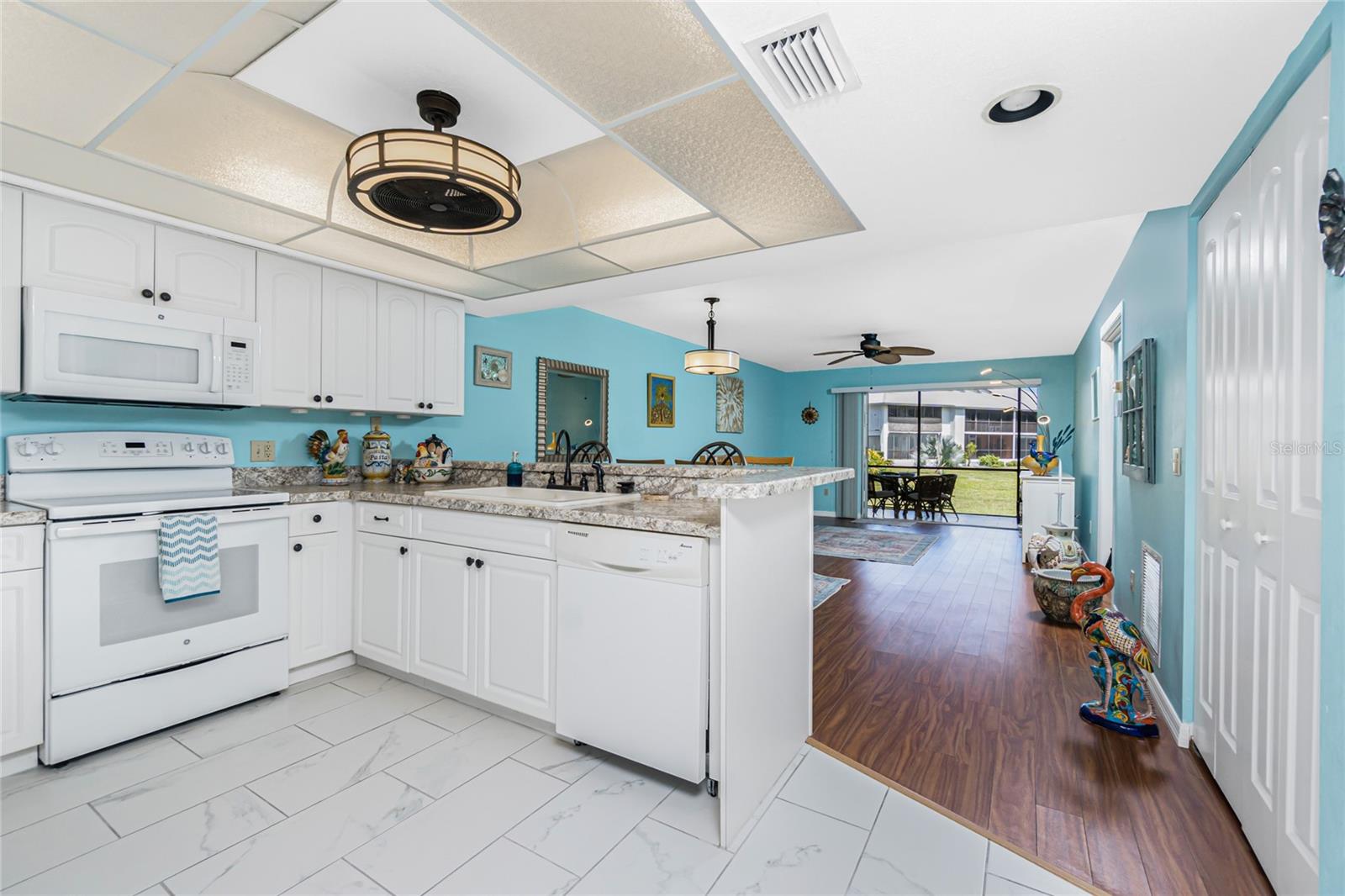 Image 4 of 43 For 6800 Placida Road 1007