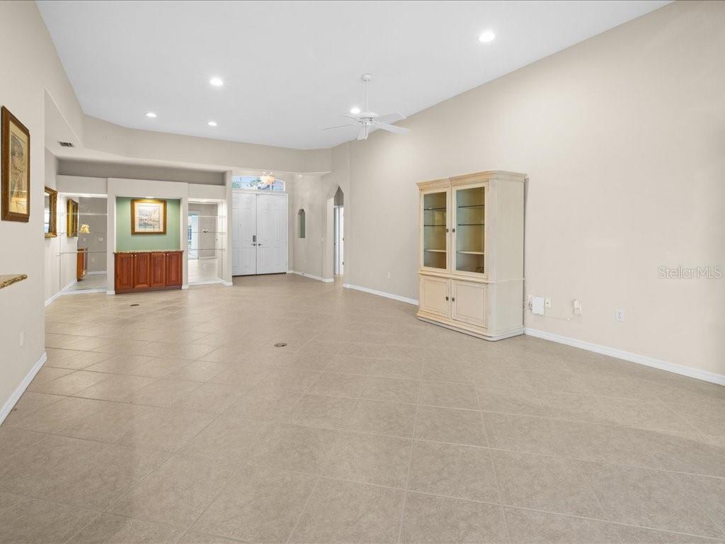 Image 10 of 61 For 3927 Whispering Oaks Drive