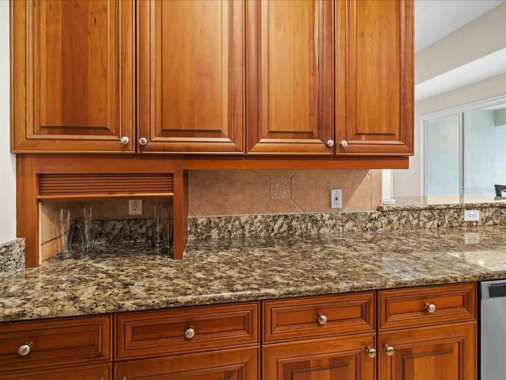 Image 21 of 61 For 3927 Whispering Oaks Drive