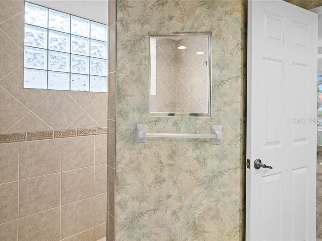 Image 41 of 61 For 3927 Whispering Oaks Drive