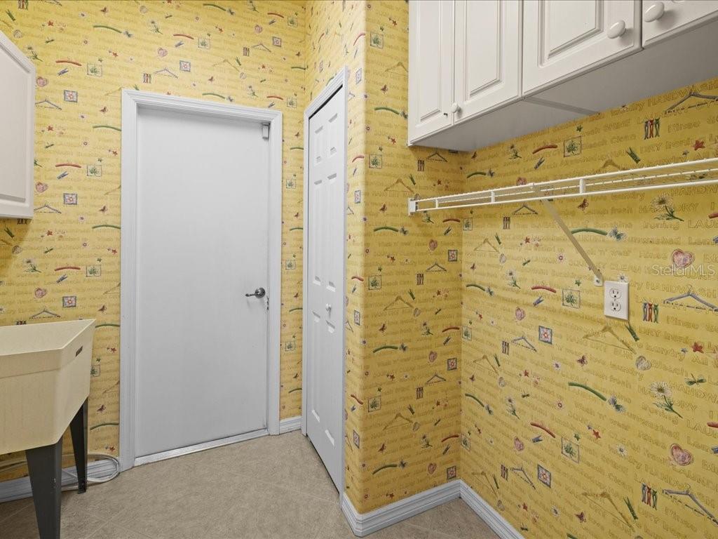 Image 42 of 61 For 3927 Whispering Oaks Drive