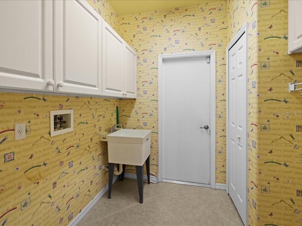 Image 43 of 61 For 3927 Whispering Oaks Drive