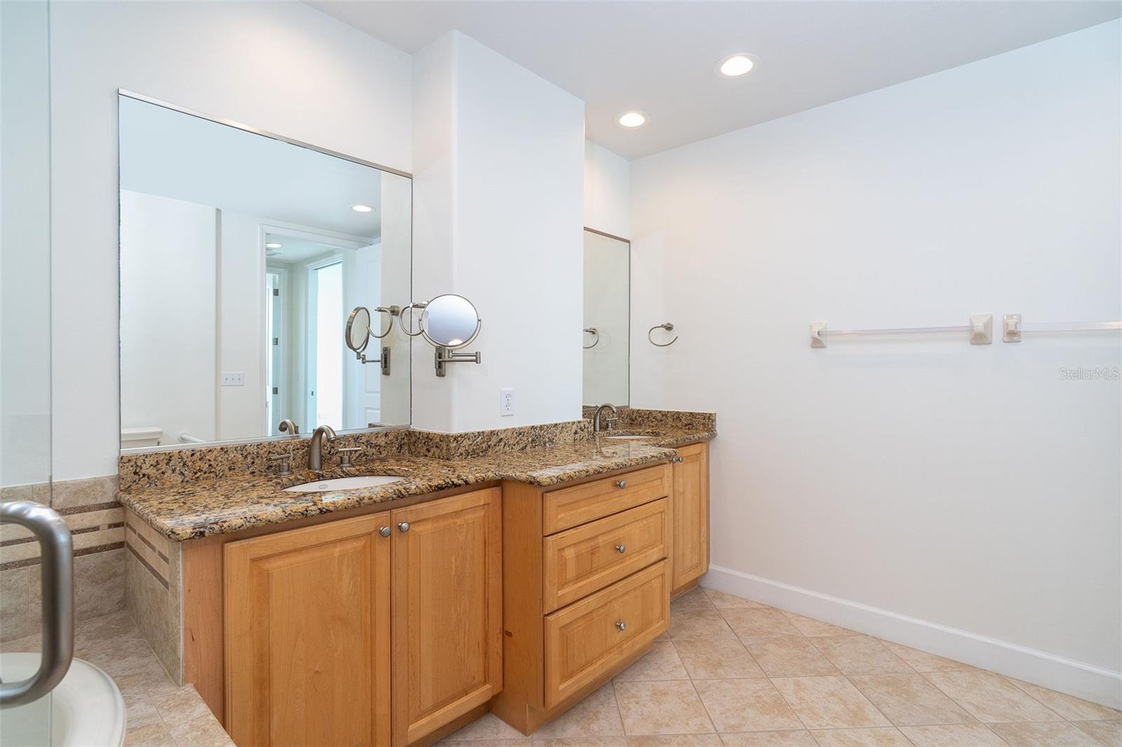 Image 31 of 49 For 1375 Beach Road 210