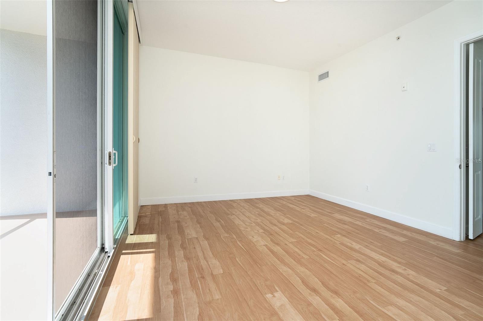 Image 36 of 49 For 1375 Beach Road 210