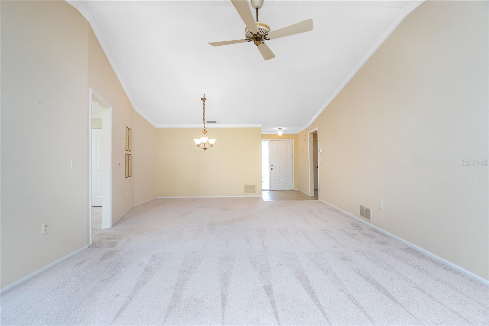 Image 13 of 59 For 533 Foxwood Boulevard