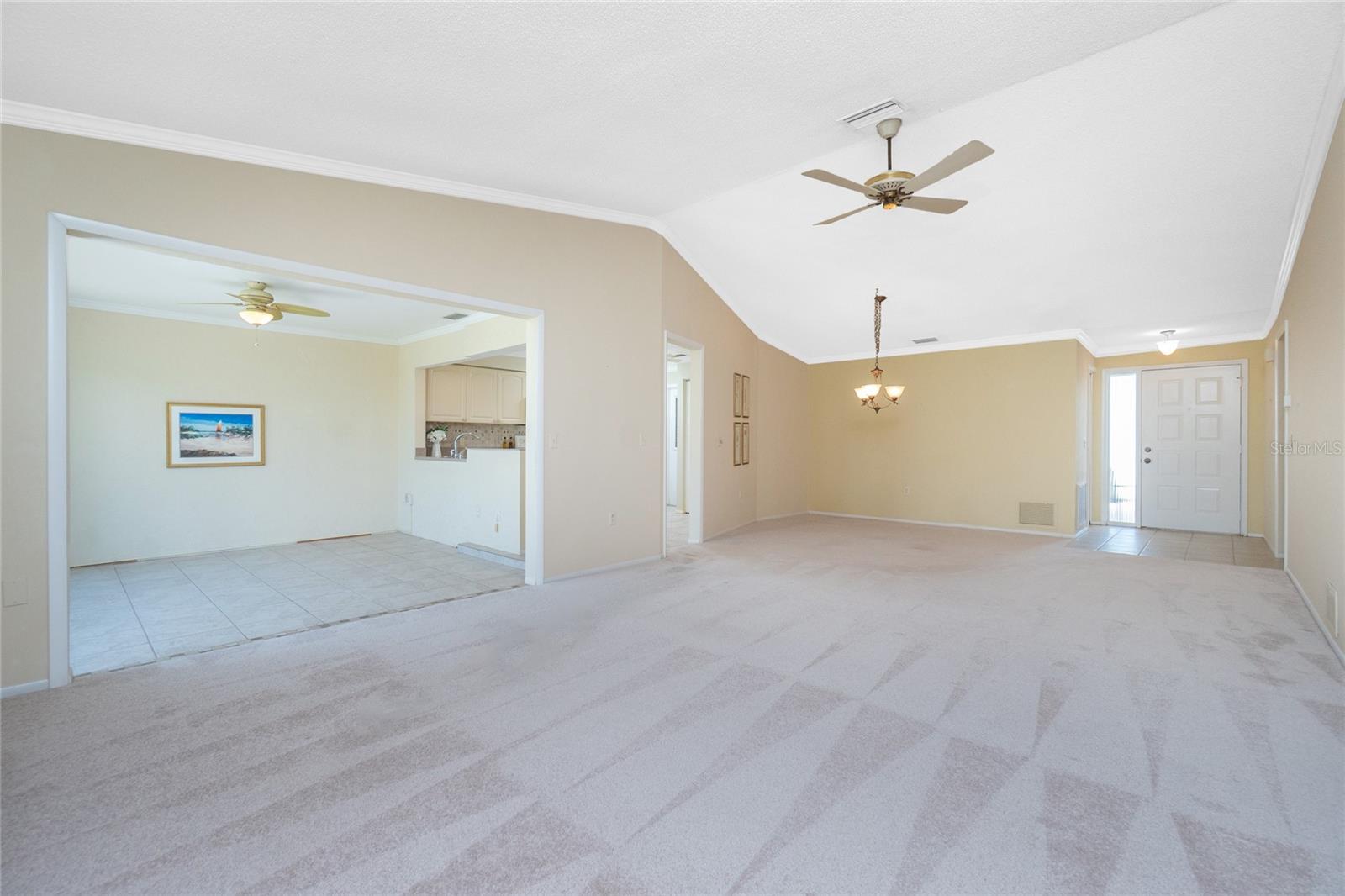 Image 15 of 59 For 533 Foxwood Boulevard