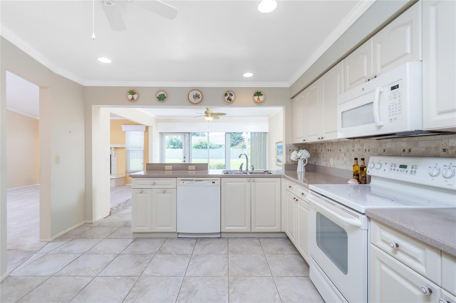 Image 16 of 59 For 533 Foxwood Boulevard