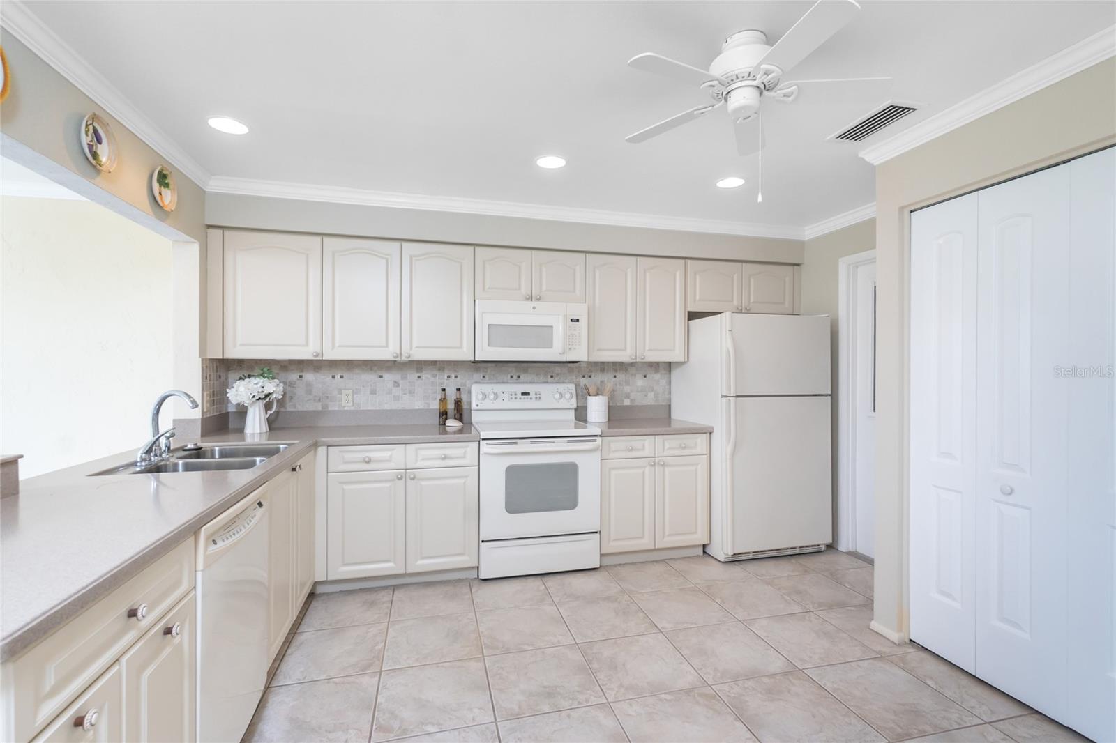 Image 17 of 59 For 533 Foxwood Boulevard