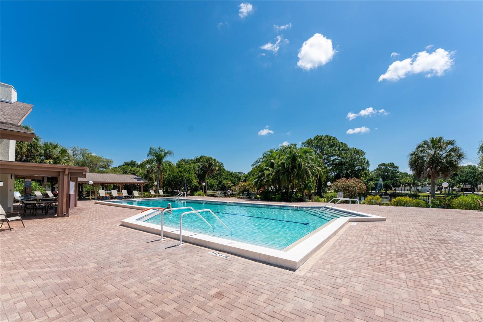 Image 3 of 59 For 533 Foxwood Boulevard