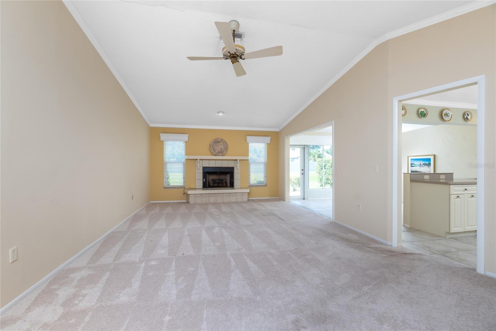 Image 5 of 59 For 533 Foxwood Boulevard