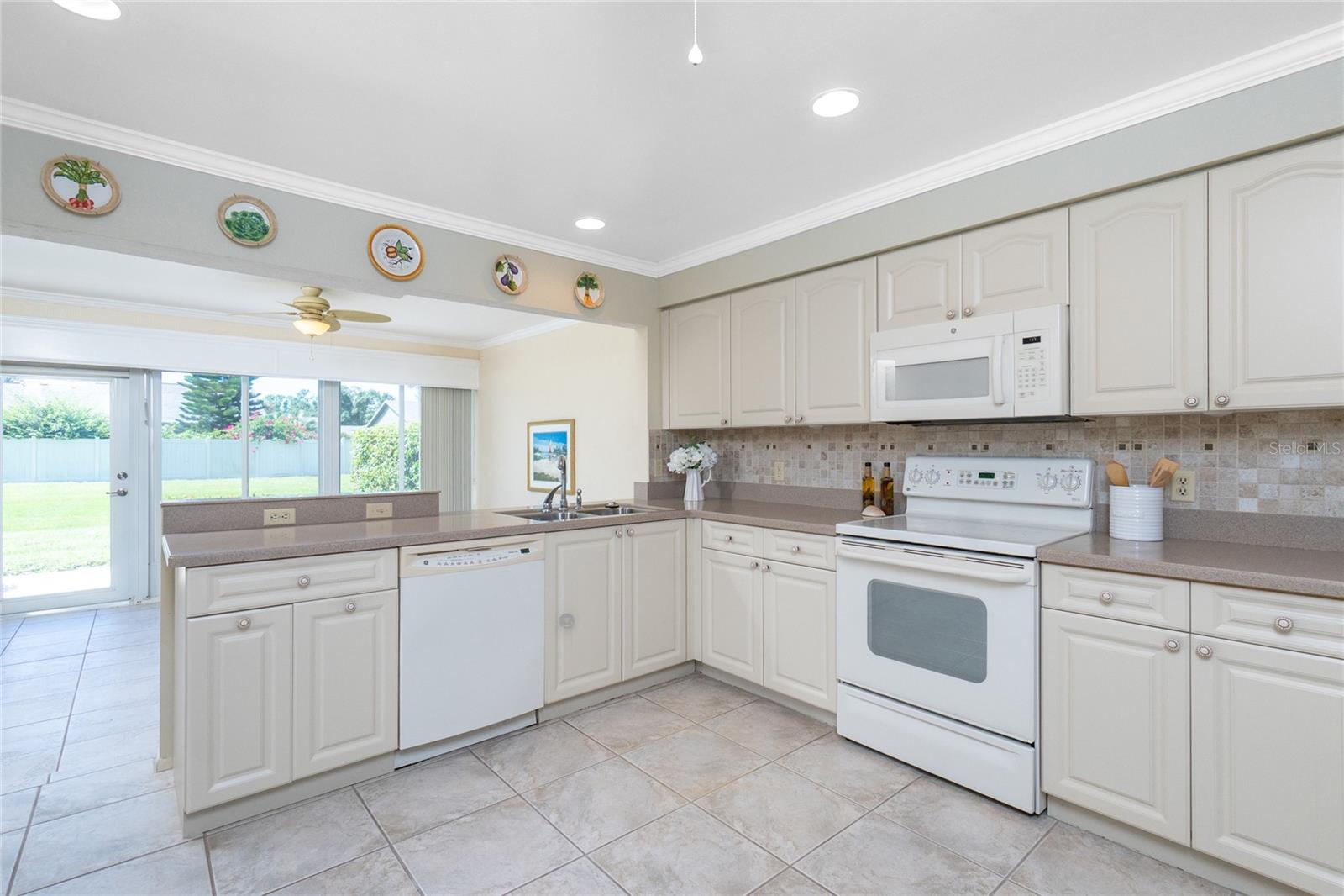 Image 6 of 59 For 533 Foxwood Boulevard
