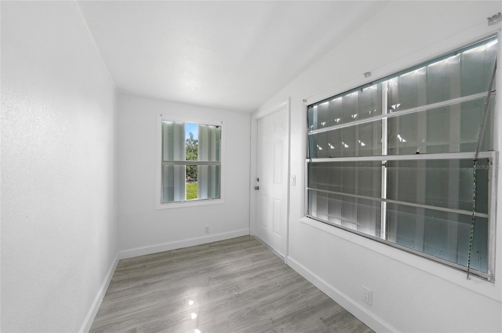 Image 10 of 27 For 2208 Anne Avenue