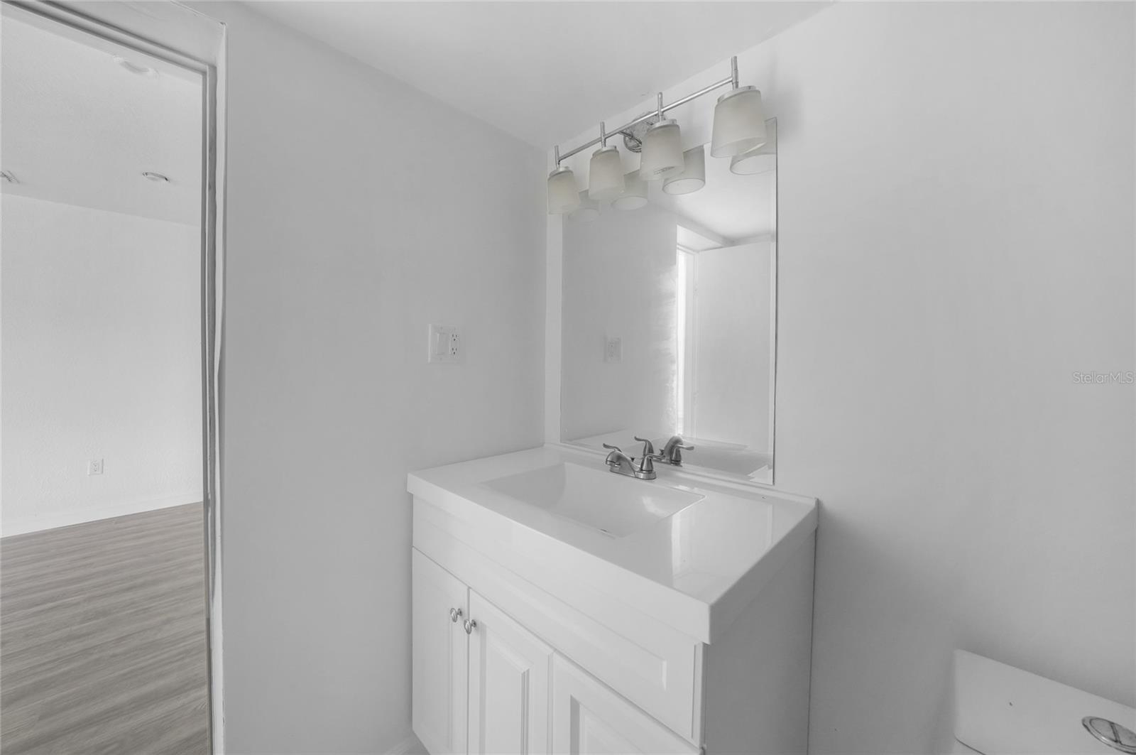 Image 12 of 27 For 2208 Anne Avenue