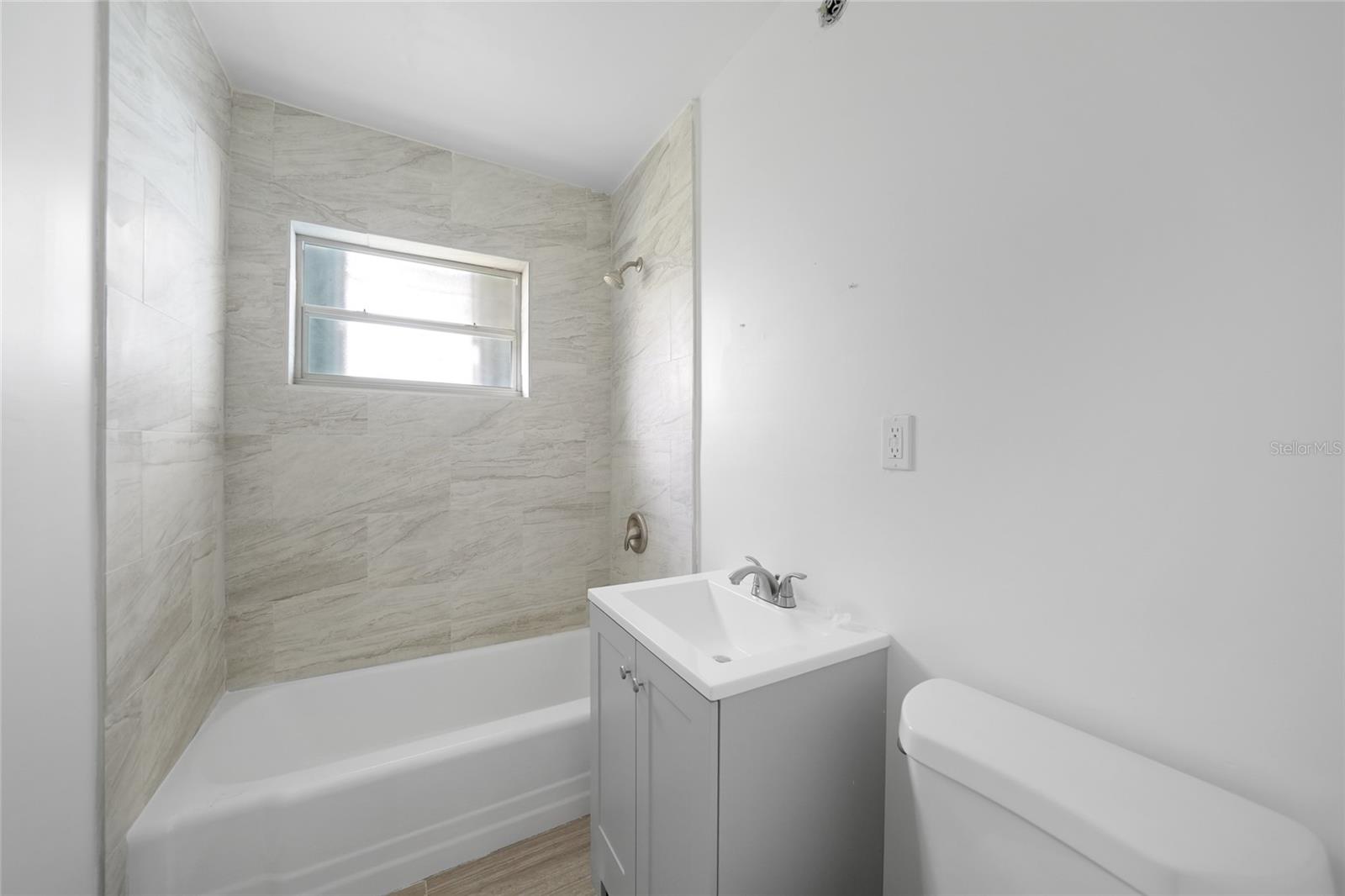 Image 14 of 27 For 2208 Anne Avenue