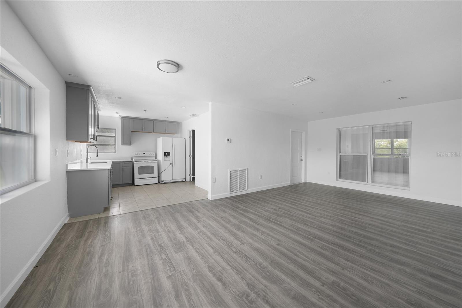 Image 5 of 27 For 2208 Anne Avenue