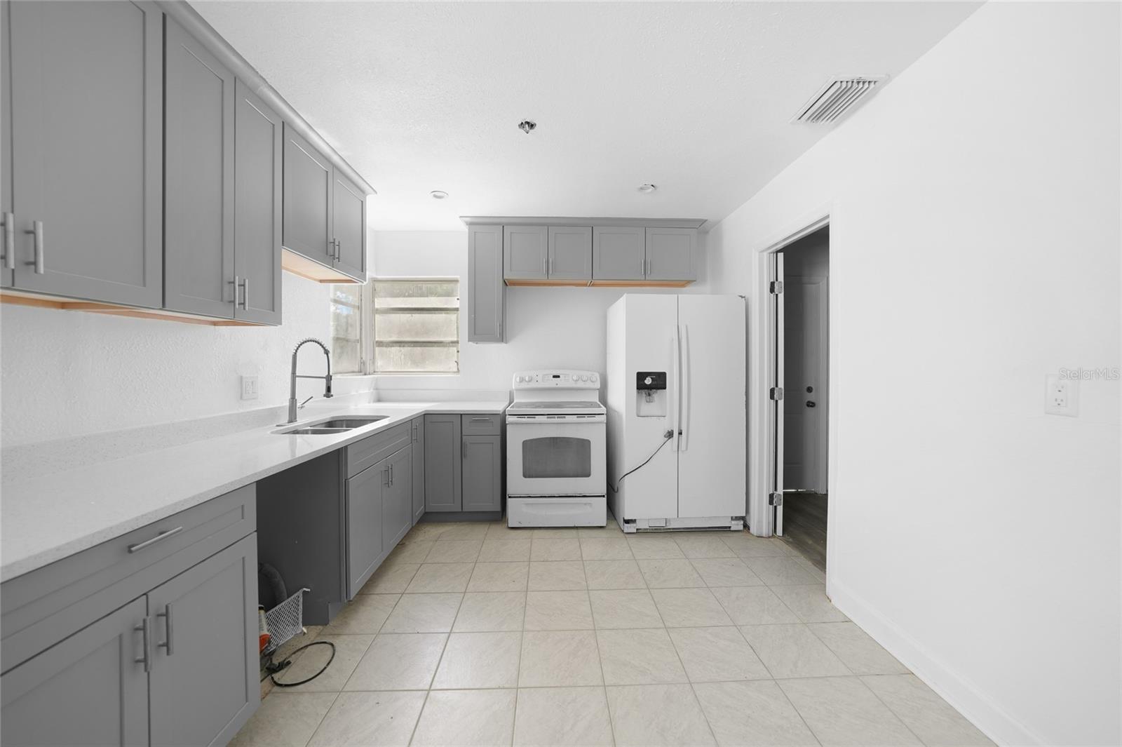 Image 6 of 27 For 2208 Anne Avenue