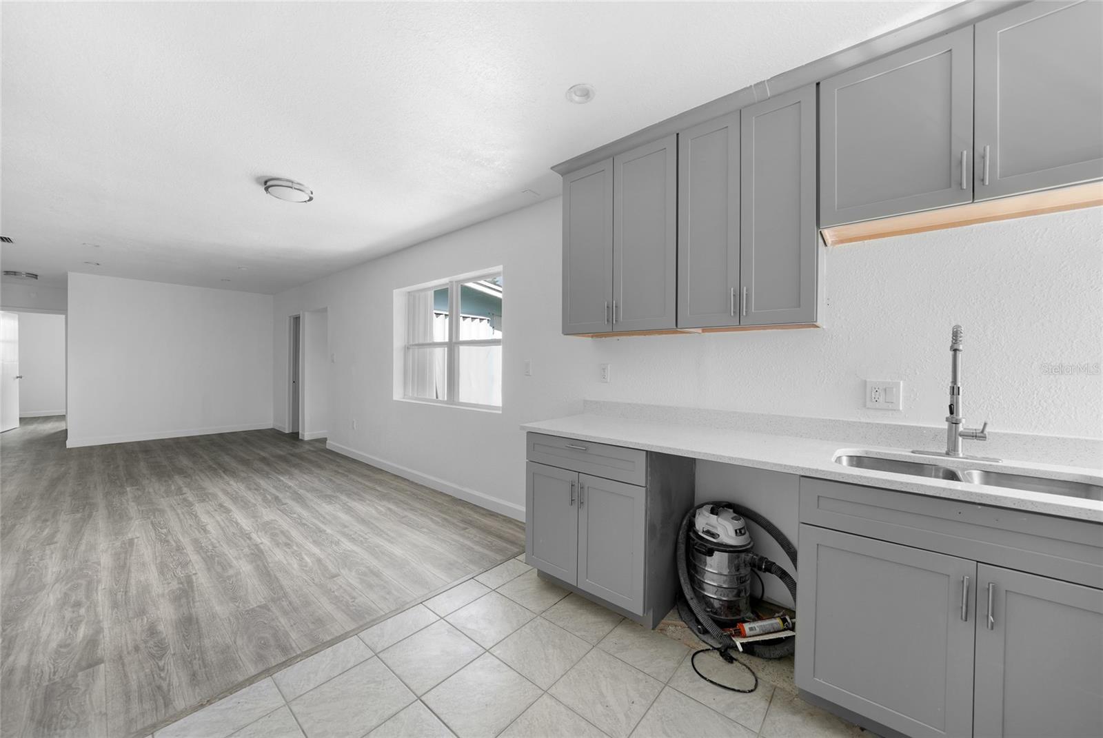 Image 8 of 27 For 2208 Anne Avenue