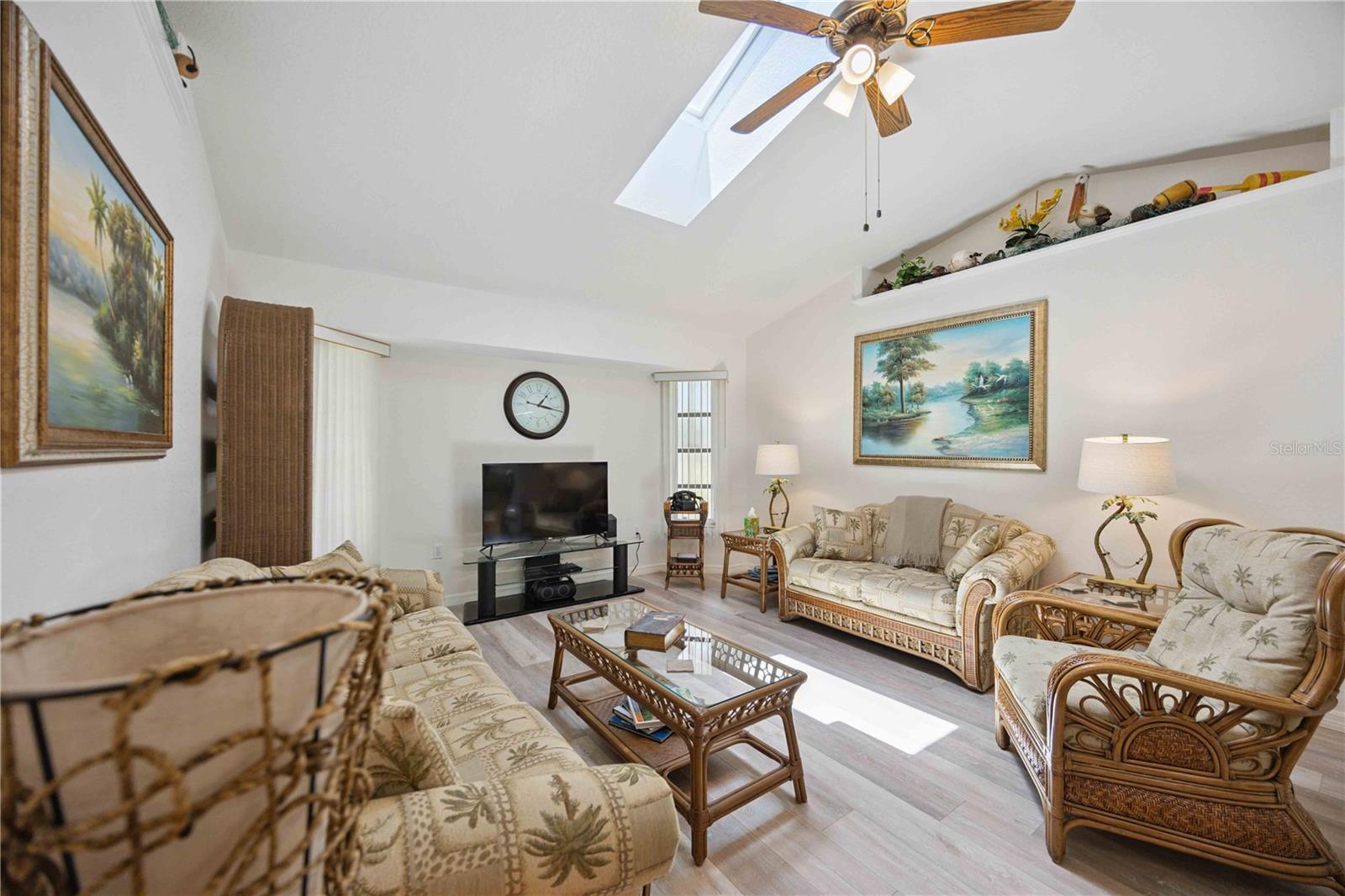 Image 19 of 42 For 444 Viceroy Terrace