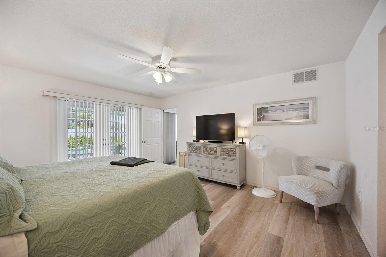 Image 21 of 42 For 444 Viceroy Terrace