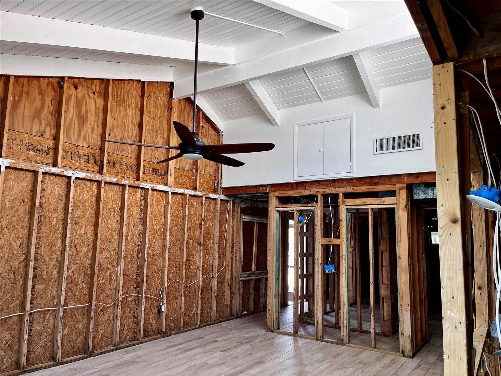Image 7 of 23 For 2985 Beach Road C7-1