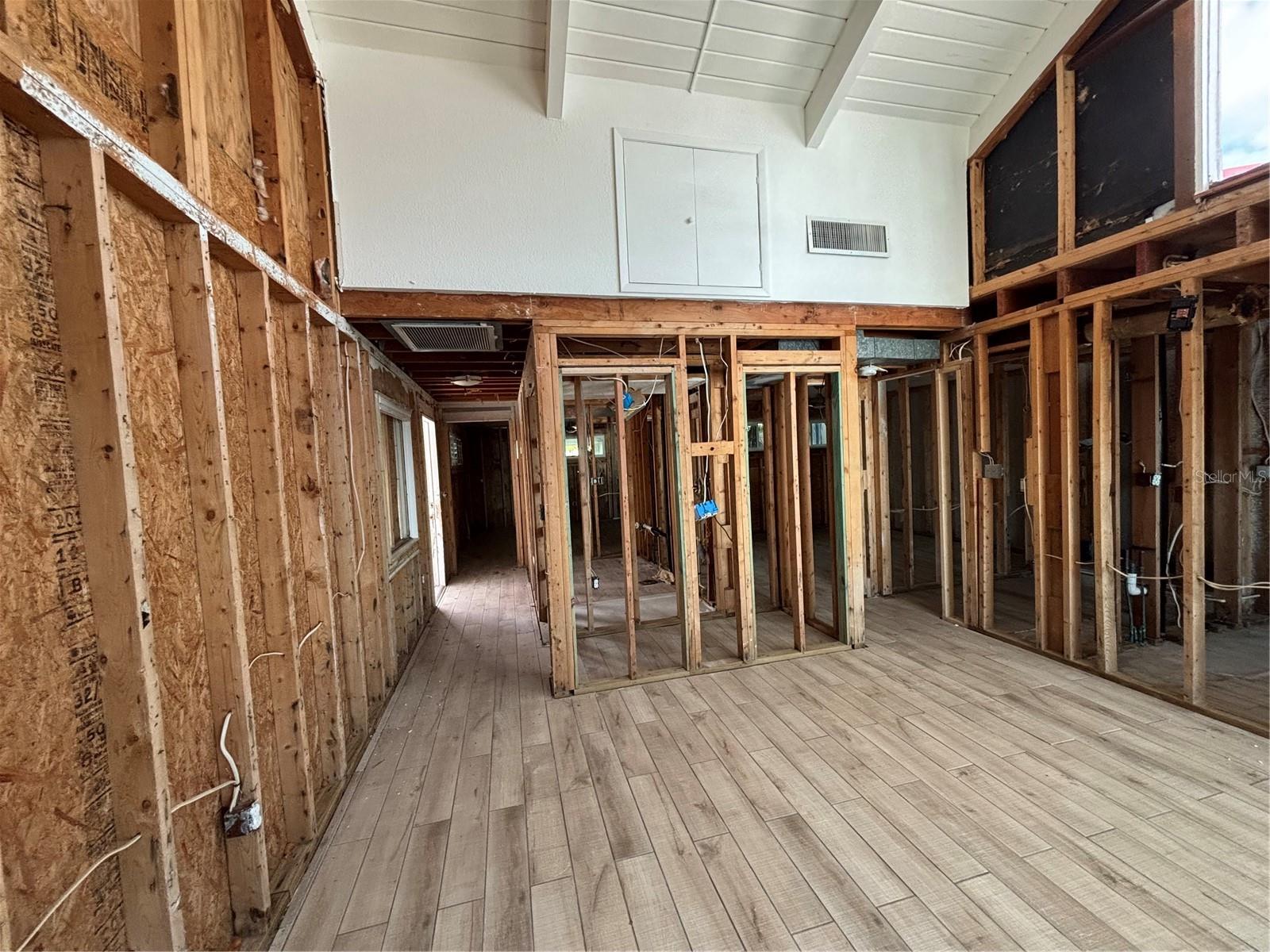 Image 9 of 23 For 2985 Beach Road C7-1