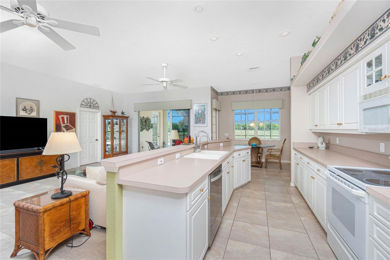 Image 14 of 68 For 8542 Lakeside Drive