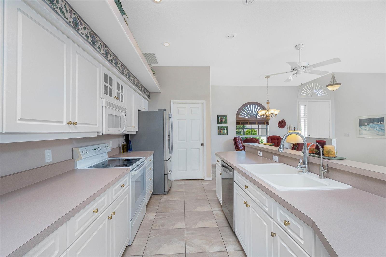 Image 16 of 68 For 8542 Lakeside Drive