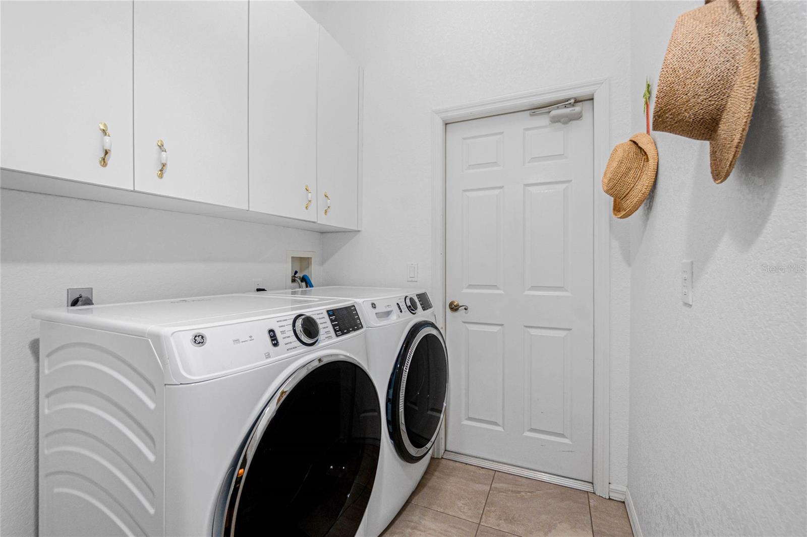 Image 40 of 68 For 8542 Lakeside Drive