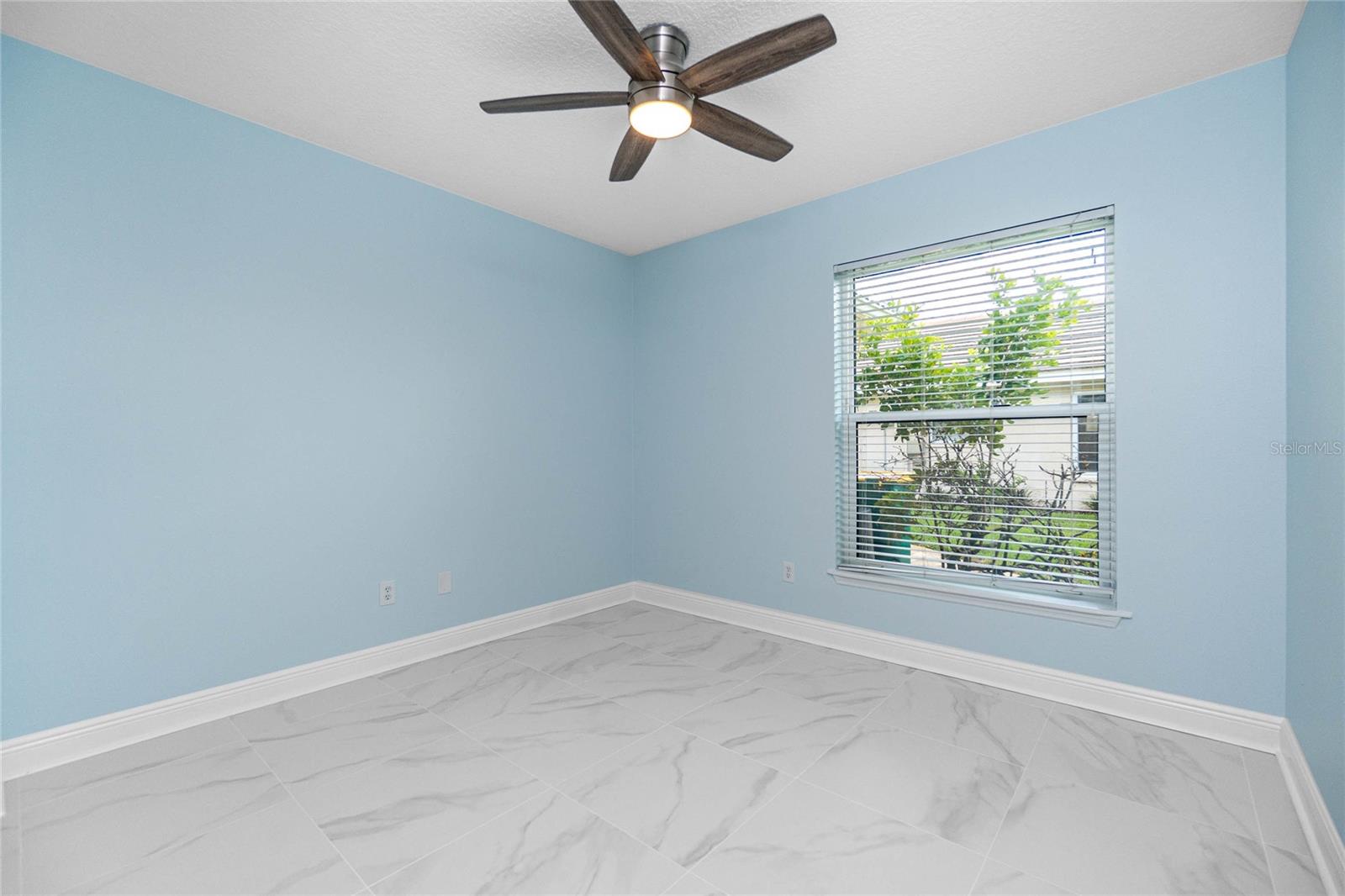 Image 37 of 85 For 455 Firethorn Avenue