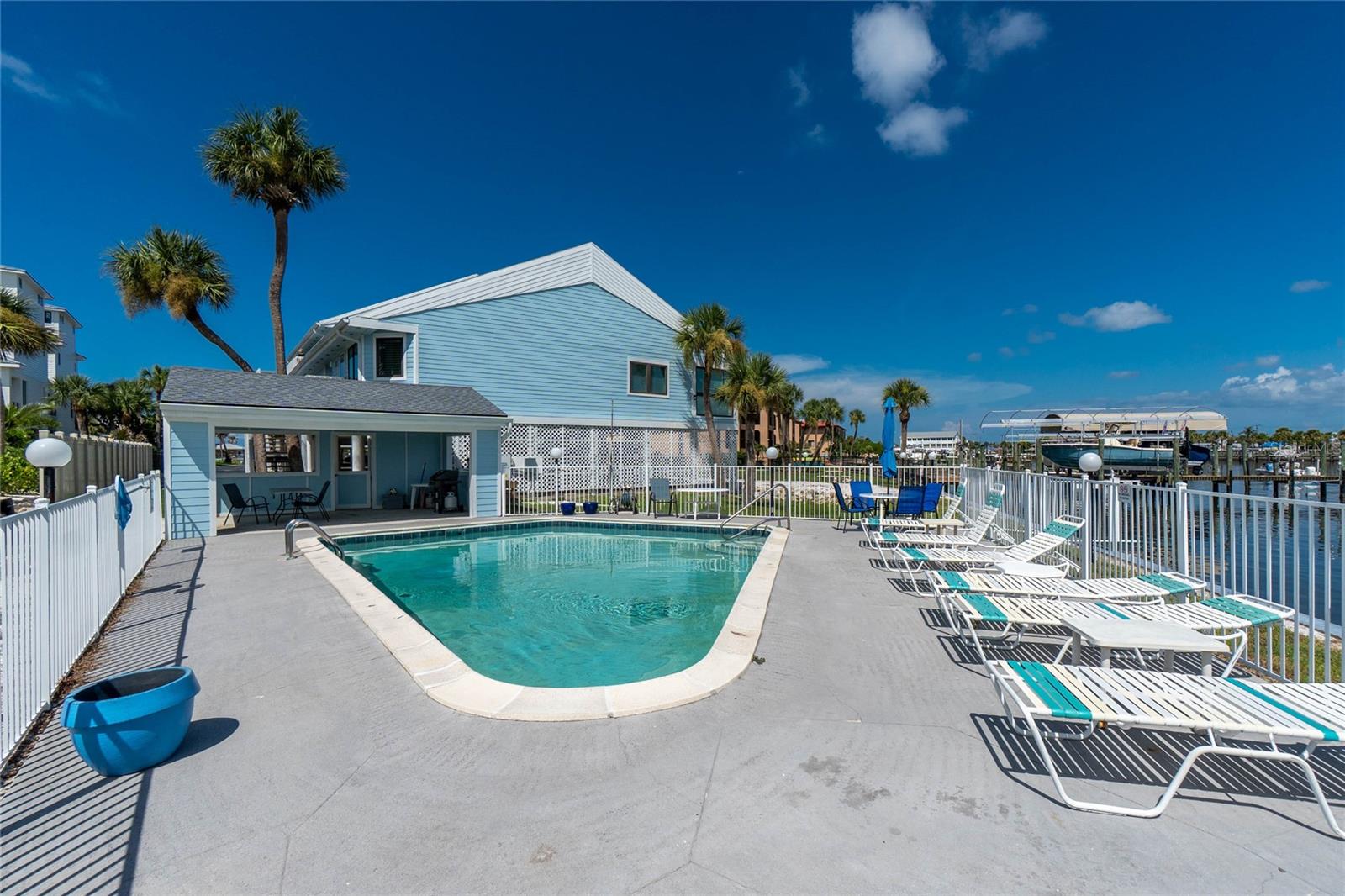 Image 40 of 65 For 1745 Gulf Boulevard 11