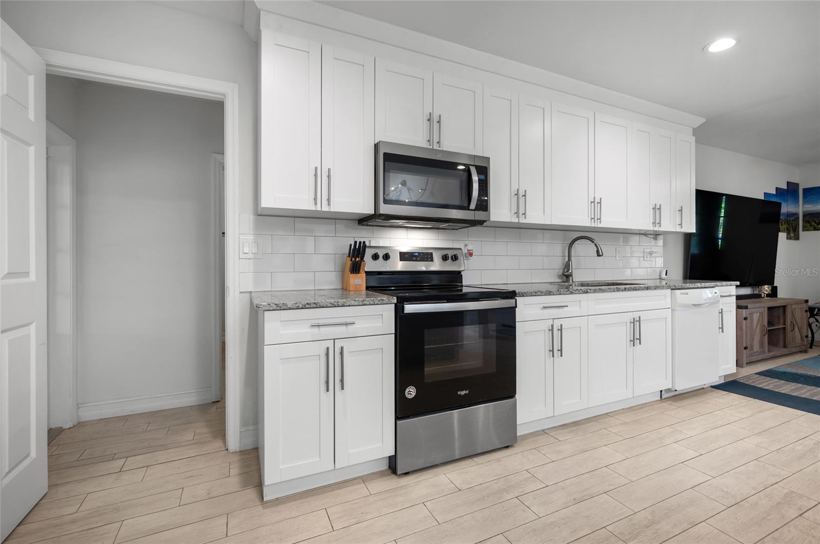 Image 11 of 41 For 13360 Foresman Boulevard