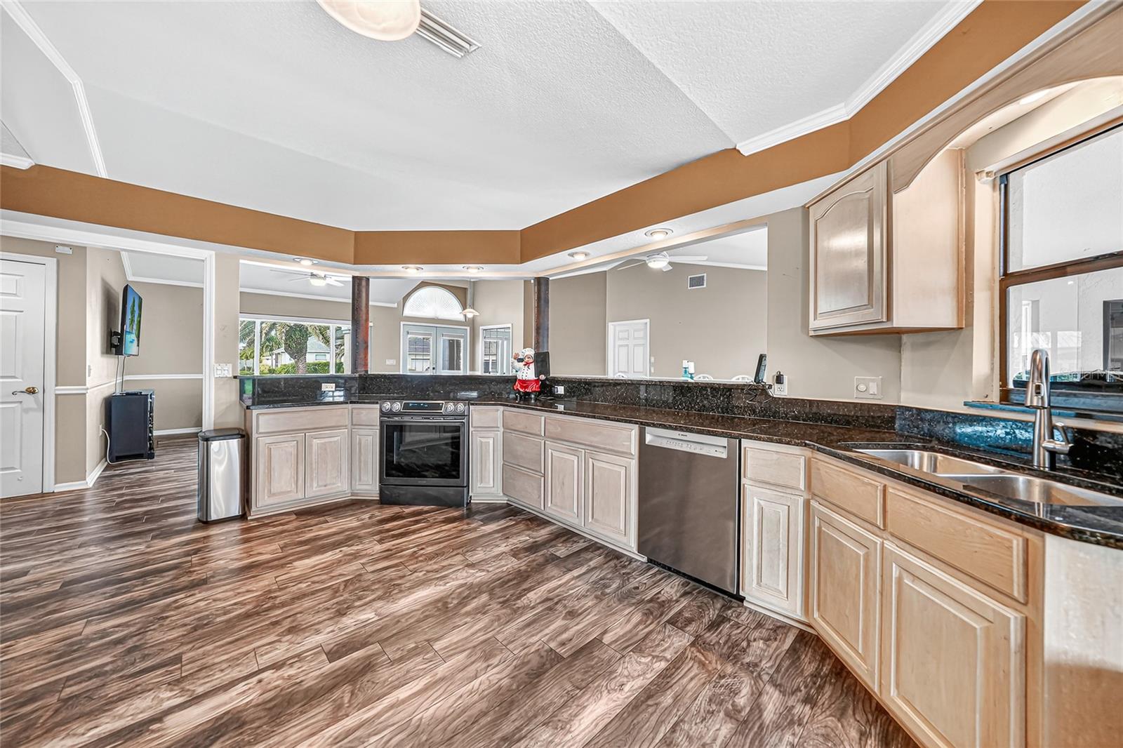 Image 11 of 41 For 15 Arlington Drive