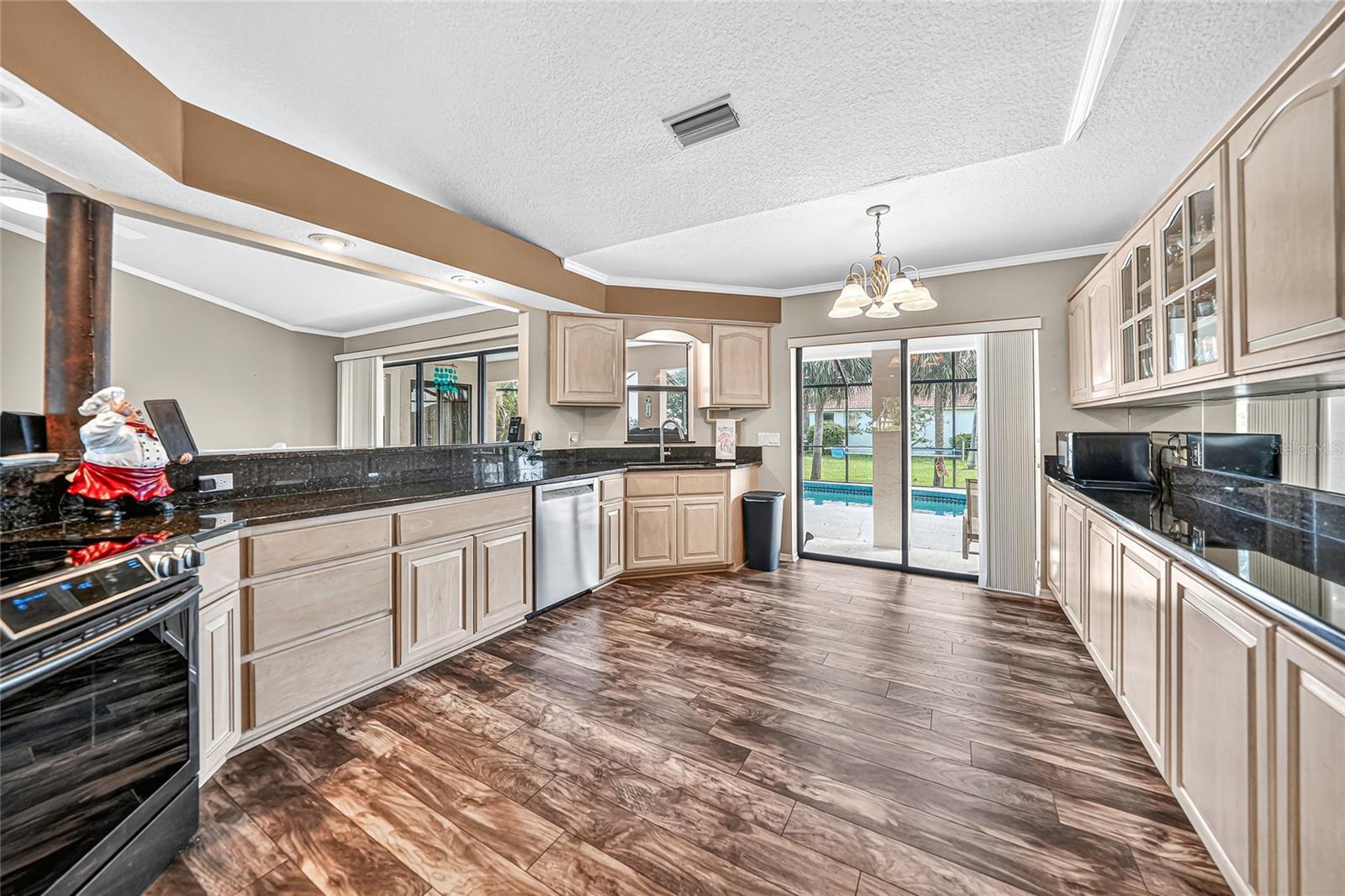 Image 12 of 41 For 15 Arlington Drive