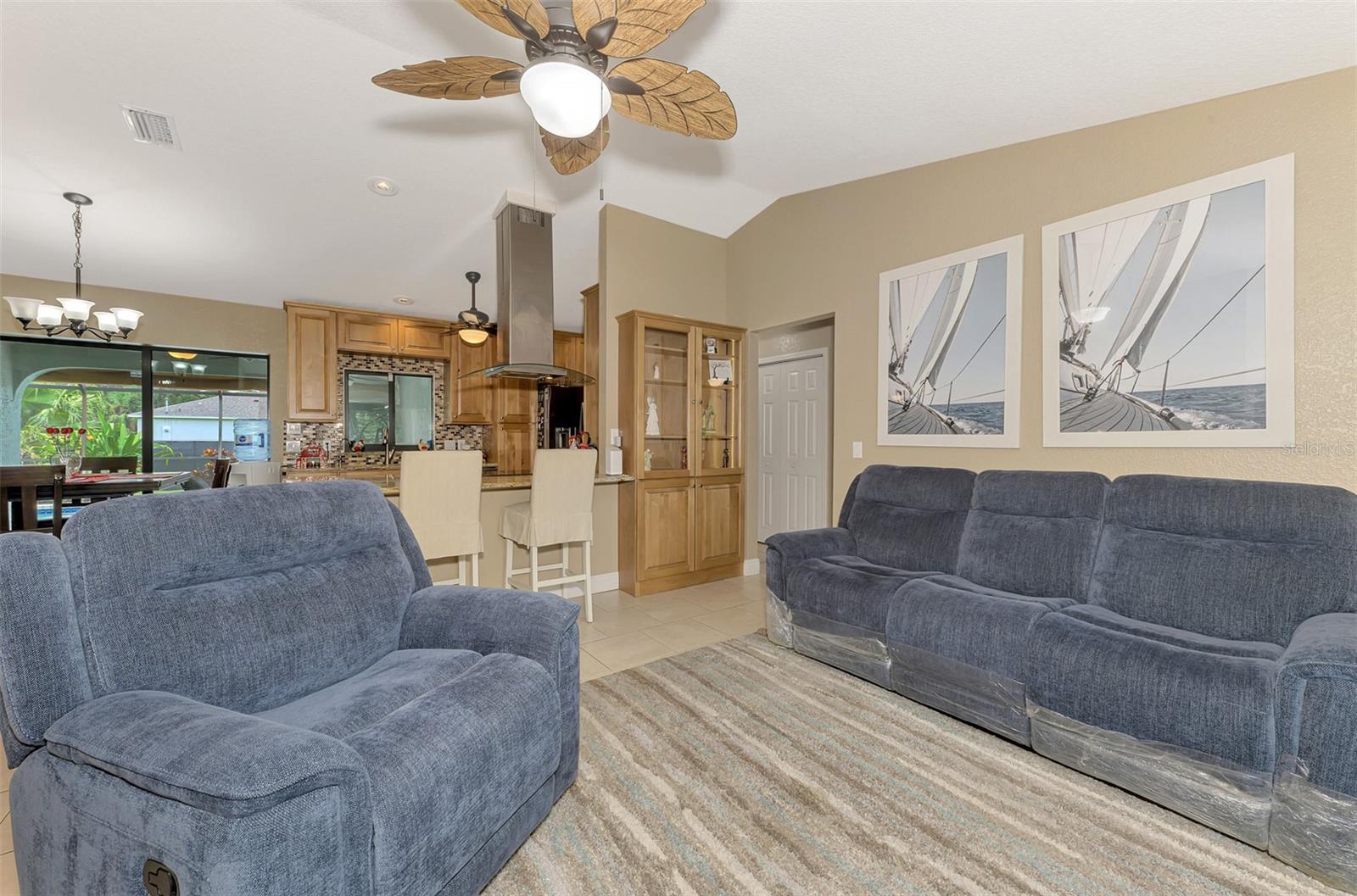 Image 11 of 59 For 18414 Avon Avenue