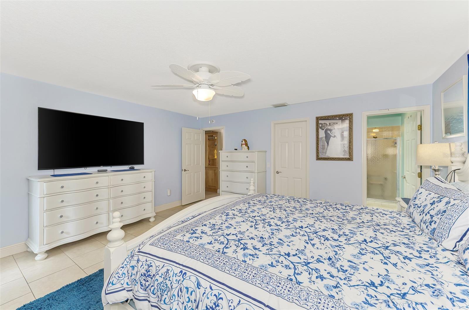 Image 31 of 59 For 18414 Avon Avenue