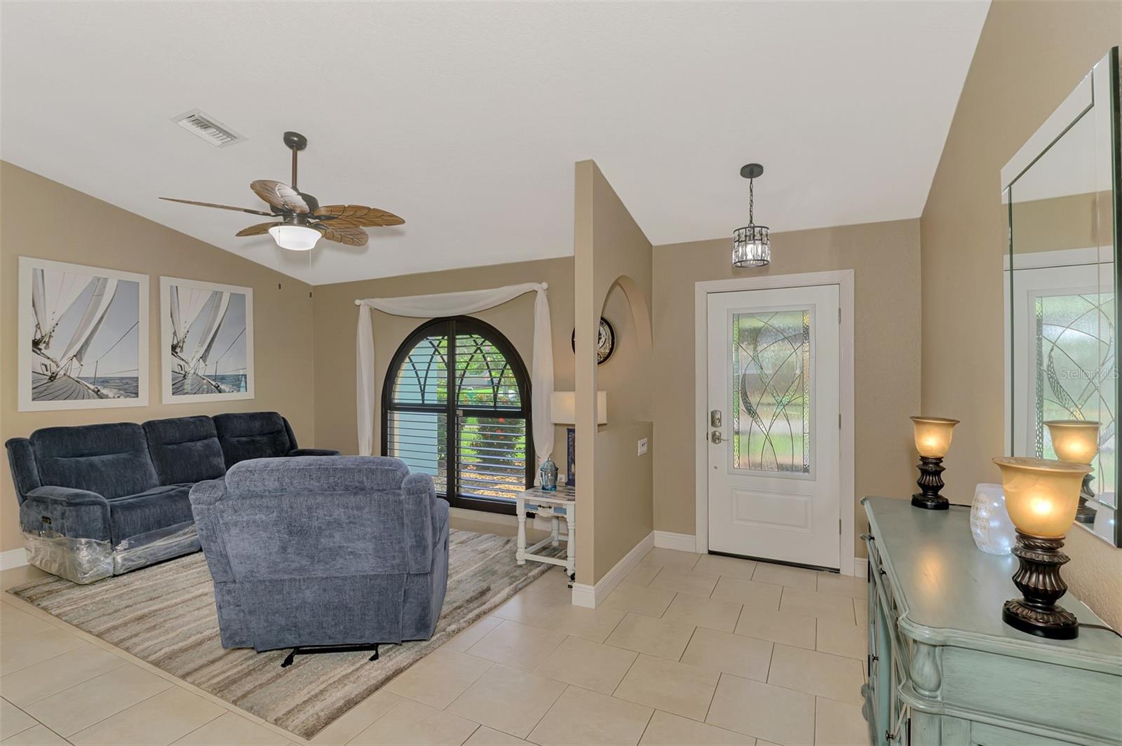 Image 6 of 59 For 18414 Avon Avenue