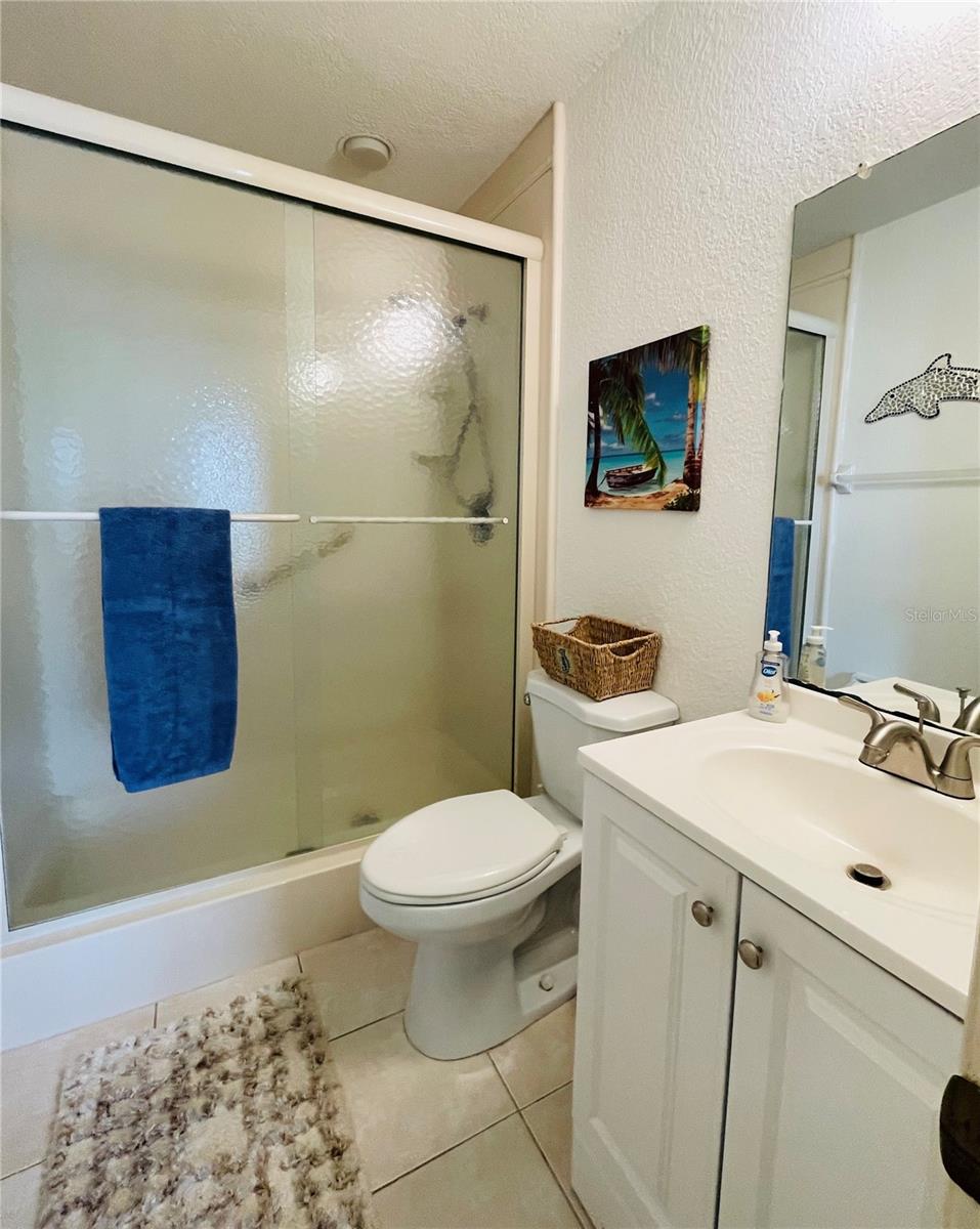 Image 12 of 21 For 4000 Oakview Drive L9