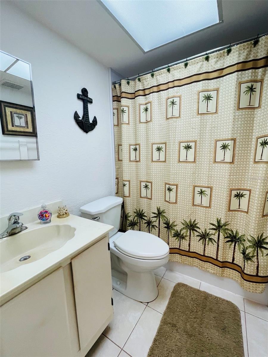 Image 14 of 21 For 4000 Oakview Drive L9
