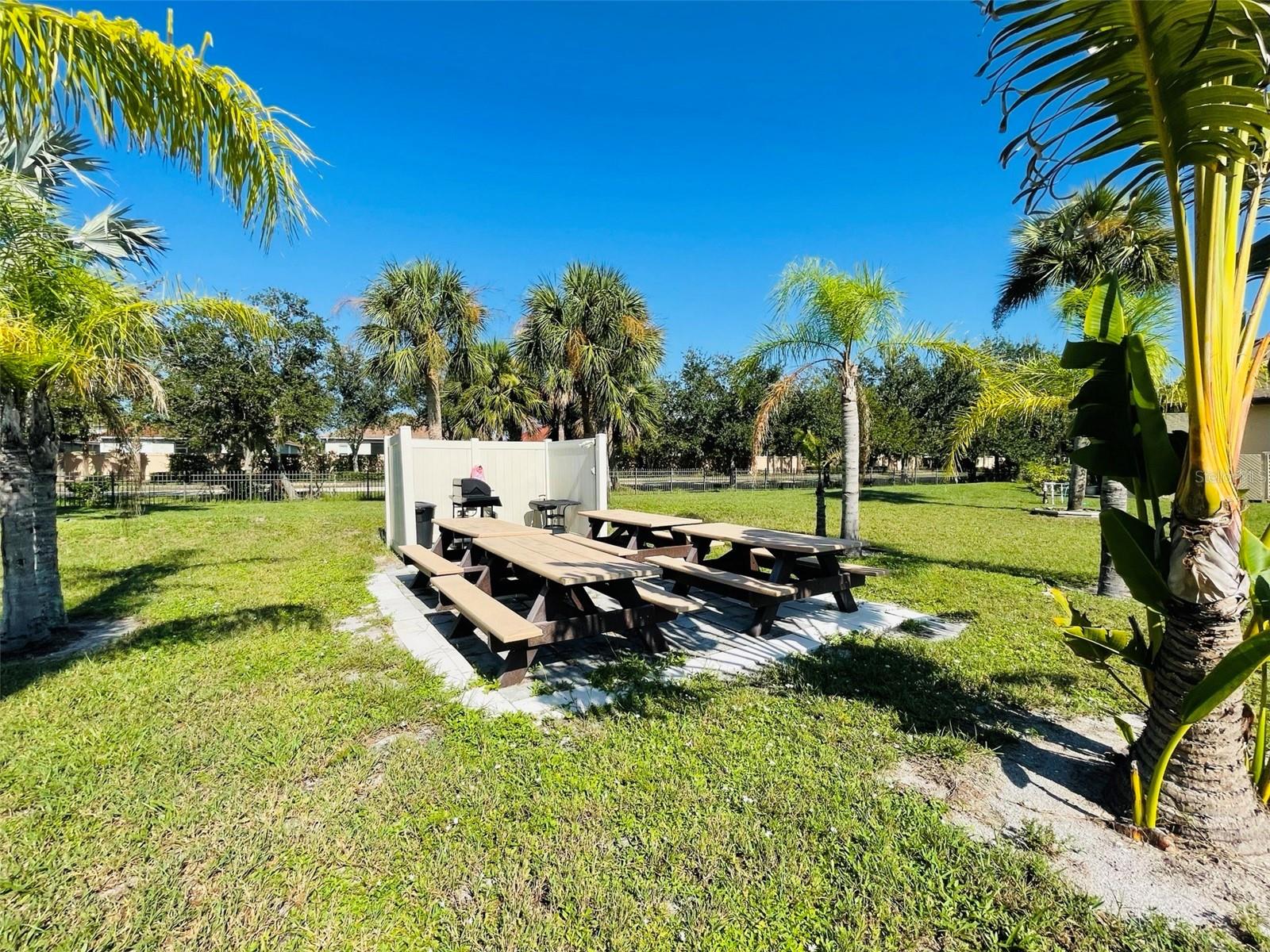Image 20 of 21 For 4000 Oakview Drive L9