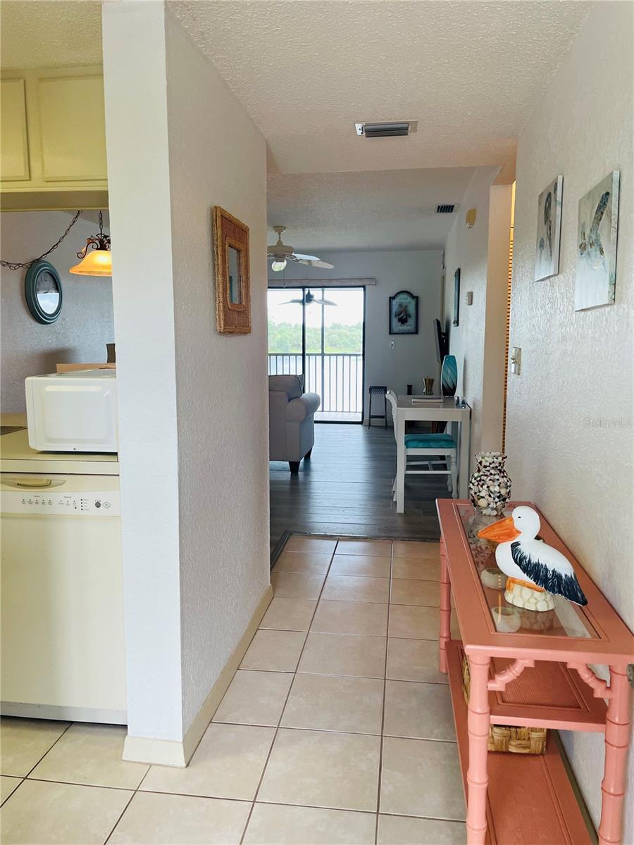Image 3 of 21 For 4000 Oakview Drive L9